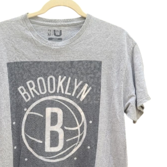 NBA Brooklyn Nets Basketball Heathered Gray Licensed Short Sleeve Graphic Tee L - Picture 10 of 10